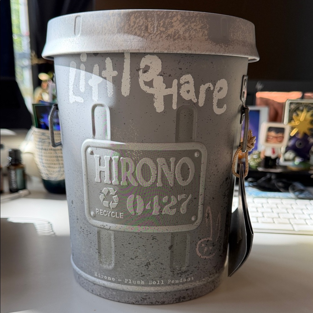 HIRONO Little Hare Pink in Gray Canister